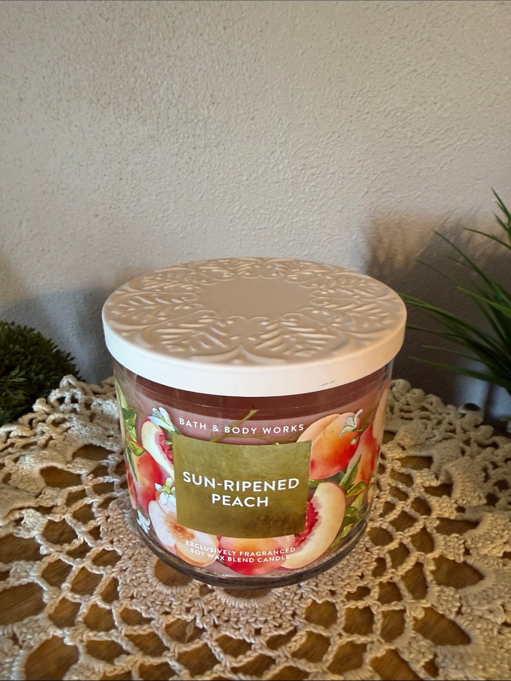 Bath & Body Works Sun-Ripened Peach Jar Candle - Peach & White